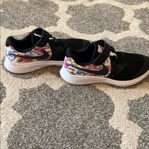 Nike girls running shoes Size 1 Tortoise and hare!